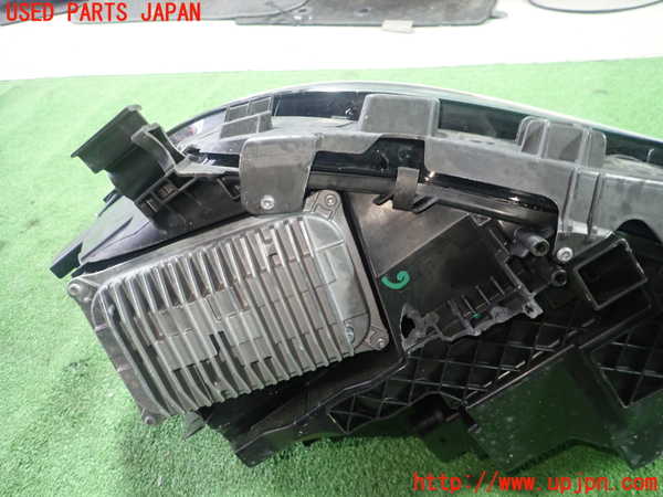 1UPJ-9238301130]ベンツ GLA180 X156(156942)右ヘッドライト LED 【ジャンク】_3