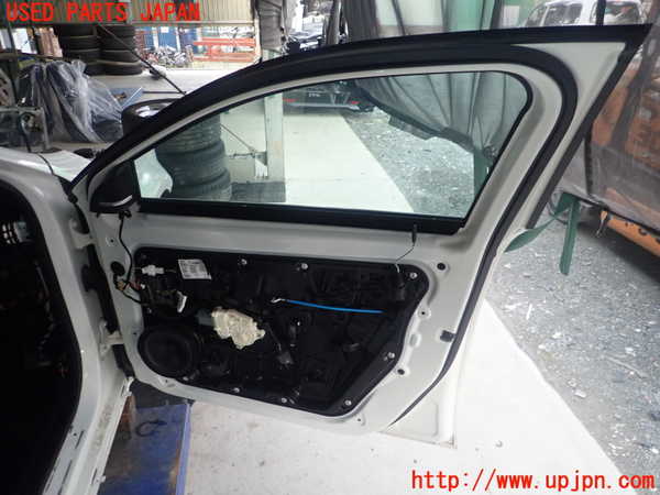 1UPJ-9238301230]ベンツ GLA180 X156(156942)右前ドア FUYAO M540 中古_4