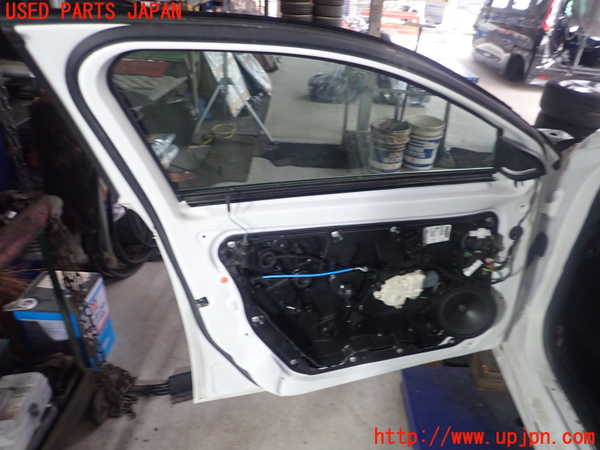 1UPJ-9238301260]ベンツ GLA180 X156(156942)左前ドア FUYAO M540 中古_4