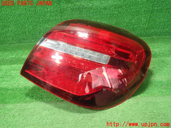1UPJ-9238301530]ベンツ GLA180 X156(156942)右テールランプ 中古_2