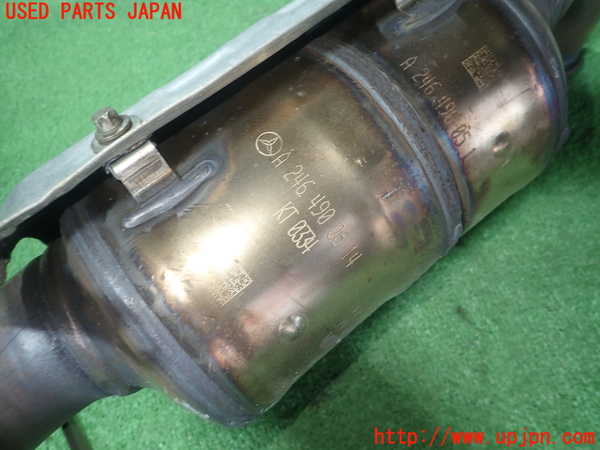 1UPJ-9238302661]ベンツ GLA180 X156(156942)触媒1 中古_3