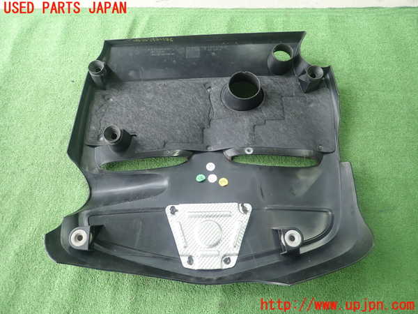 1UPJ-9238302160]ベンツ GLA180 X156(156942)エンジンアッパーカバー 中古_2