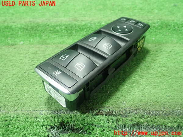 1UPJ-9238306240]ベンツ GLA180 X156(156942)右前パワーウィンドウスイッチ 中古_3