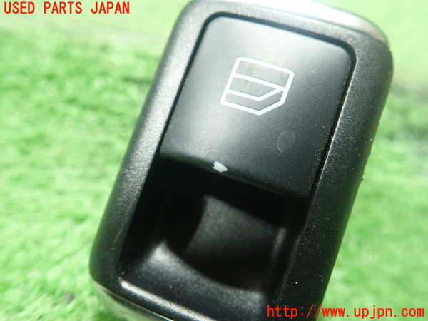 1UPJ-9238306245]ベンツ GLA180 X156(156942)左前パワーウィンドウスイッチ 中古_2