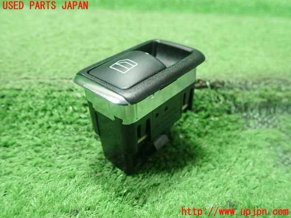 1UPJ-9238306245]ベンツ GLA180 X156(156942)左前パワーウィンドウスイッチ 中古_3