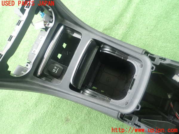 1UPJ-9238307540]ベンツ GLA180 X156(156942)センターコンソール 中古_3