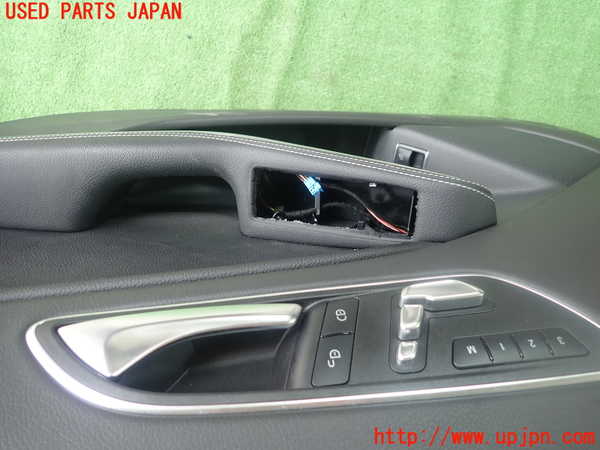 1UPJ-9238301234]ベンツ GLA180 X156(156942)右前ドア内張り 中古_2