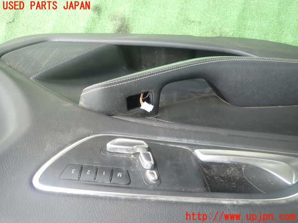 1UPJ-9238301264]ベンツ GLA180 X156(156942)左前ドア内張り 中古_2