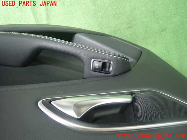 1UPJ-9238301294]ベンツ GLA180 X156(156942)右後ドア内張り 中古_2