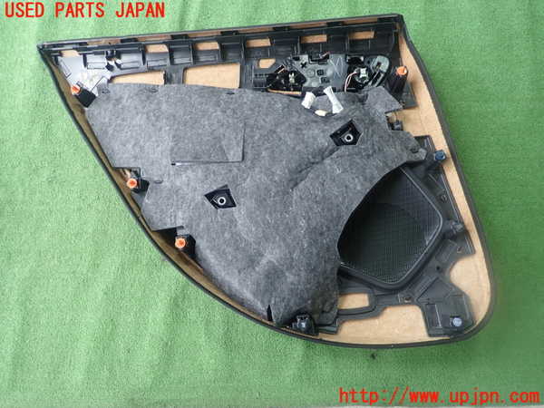 1UPJ-9238301294]ベンツ GLA180 X156(156942)右後ドア内張り 中古_3