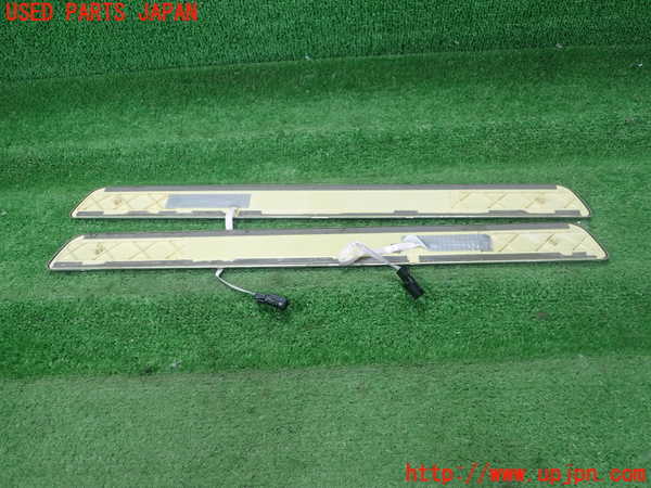 1UPJ-9238307740]ベンツ GLA180 X156(156942)スカッフプレート 中古_2