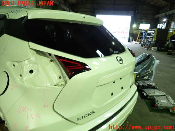 1UPJ-9238311566]キックス(P15)バックドア リアゲート ハッチ 中古 AGC M193S 43R-000041_3