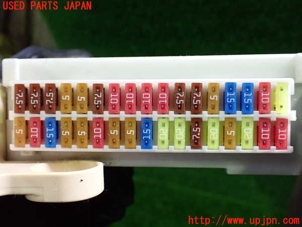 1UPJ-9238326741]ヴォクシー(ノア)(ZRR80W)ヒューズボックス1(室内助手席側) 中古_3