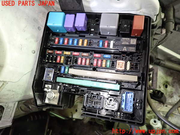 1UPJ-9238326743]ヴォクシー(ノア)(ZRR80W)ヒューズボックス3(EGルーム内助手席側) 中古_2