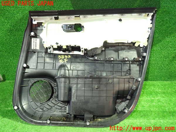 1UPJ-9238321264]ヴォクシー(ノア)(ZRR80W)左前ドア内張り 中古_4