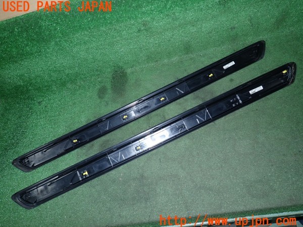 3UPJ=9238340616]BMW M235i クーペ(1J30 F22)純正 8059061 スカッフプレート 2枚セット 中古_4