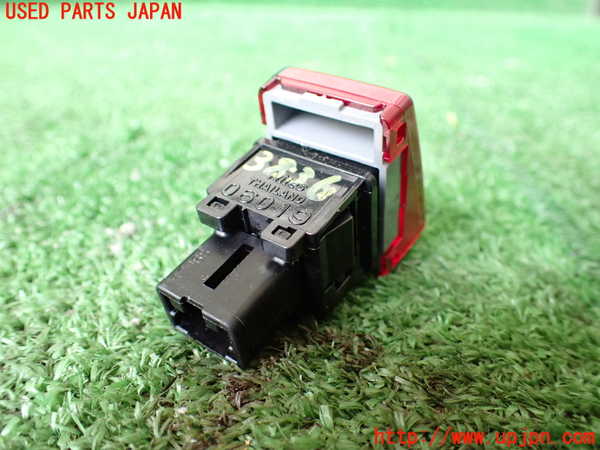 1UPJ-9238366290]レガシィ アウトバック(BS9)ハザードスイッチ 中古_2