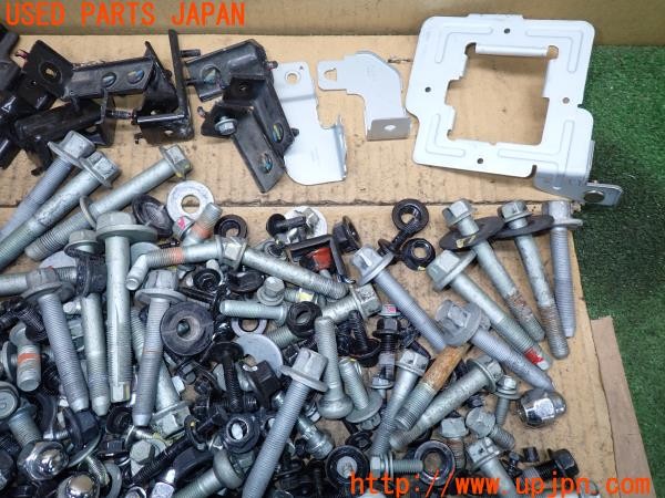 3UPJ=9238370720]ヒョンデ アイオニック5(IONIQ 5)(NE2LRG)ネジ・ナット・ステー類 セット ジャンク_2