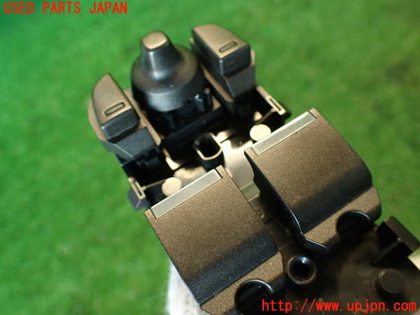 2UPJ-9238396240]ランドローバー・レンジローバー イヴォーク(LV2A)右前パワーウィンドウスイッチ 中古_3