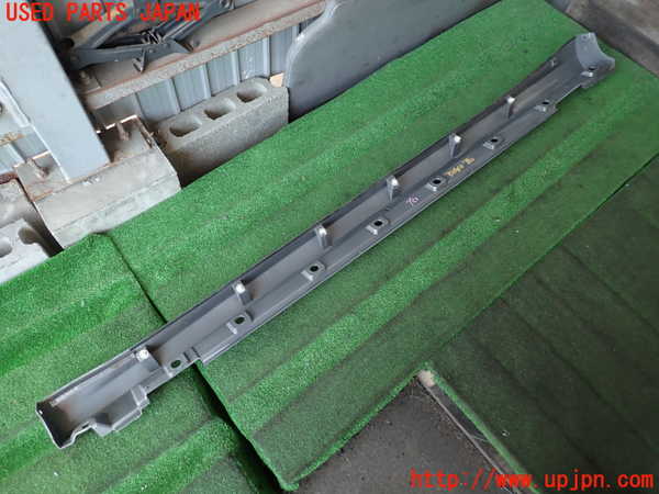 2UPJ-9238401390]スイフト(ZC53S)右サイドステップ 中古_5