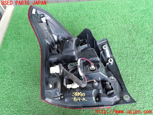 2UPJ-9238401530]スイフト(ZC53S)右テールランプ 中古_2