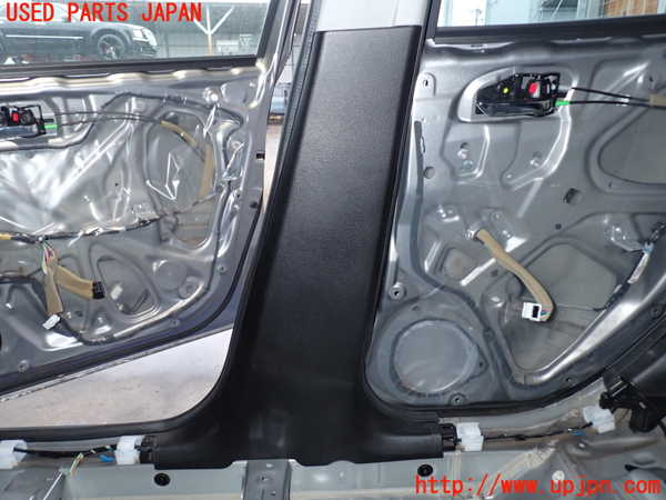2UPJ-9238407665]スイフト(ZC53S)右センターピラートリム 中古_3