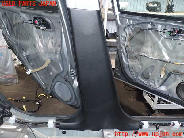 2UPJ-9238407670]スイフト(ZC53S)左センターピラートリム 中古_3