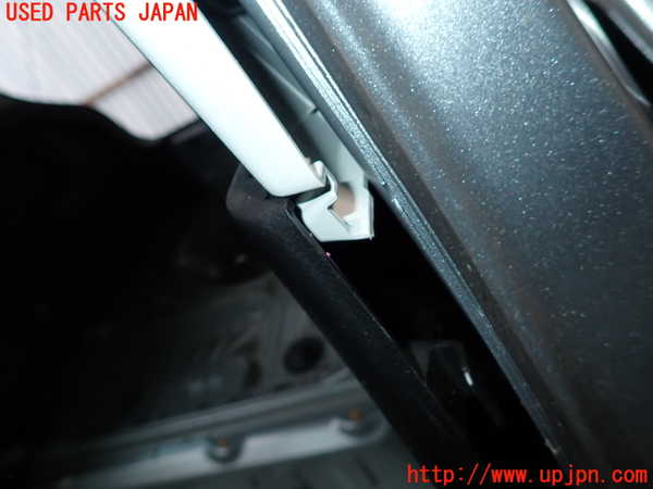 2UPJ-9238407670]スイフト(ZC53S)左センターピラートリム 中古_4