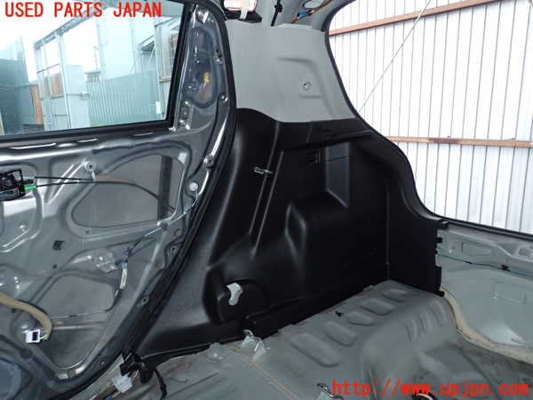 2UPJ-9238407675]スイフト(ZC53S)右リアピラートリム 中古_1