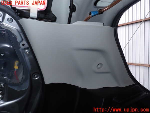 2UPJ-9238407675]スイフト(ZC53S)右リアピラートリム 中古_2