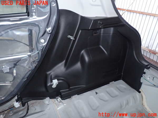 2UPJ-9238407675]スイフト(ZC53S)右リアピラートリム 中古_3