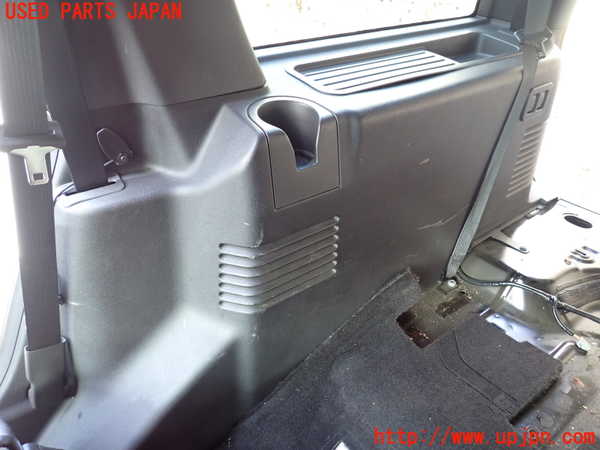 1UPJ-9238437675]リンカーン・ナビゲーター(不明)右リアピラートリム 中古_4