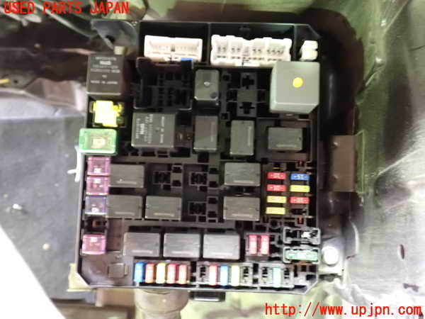 1UPJ-9238446742]デリカD：5(CV5W)ヒューズボックス2(EGルーム内助手席側) 中古_2