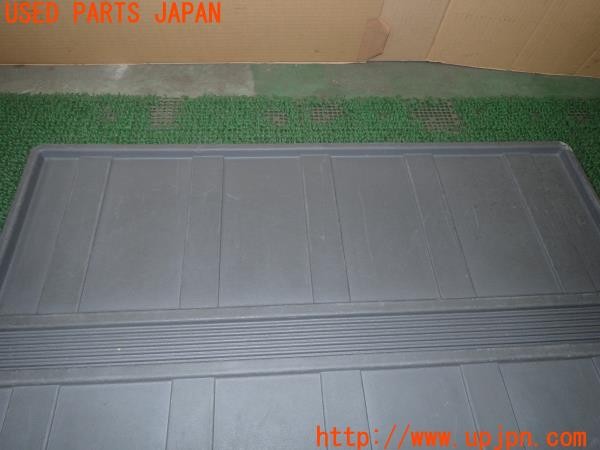 3UPJ=9238450634]パジェロ GR(V93W)中期 純正 ラゲッジマット ラゲッジトレイ 中古_3