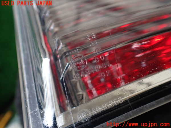 1UPJ-9238451530]パジェロ(V93W)右テールランプ 中古_4
