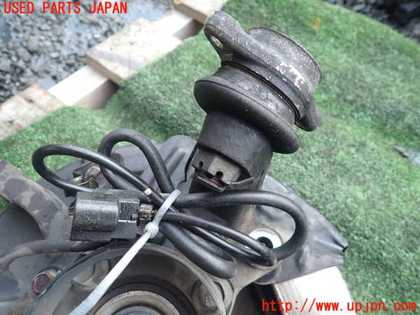 1UPJ-9238454290]パジェロ(V93W)右フロントナックルハブ 中古_3