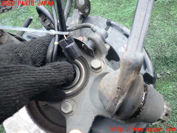 1UPJ-9238454295]パジェロ(V93W)左フロントナックルハブ 中古_3