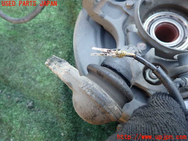 1UPJ-9238454305]パジェロ(V93W)左リアナックルハブ 中古_3