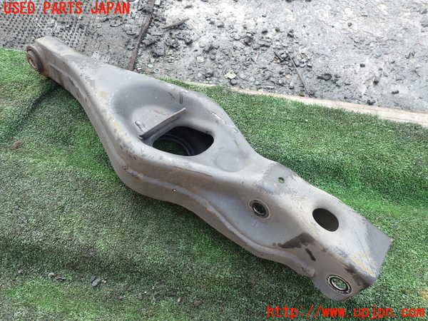 1UPJ-9238455205]パジェロ(V93W)右リアロアアーム2 中古_2