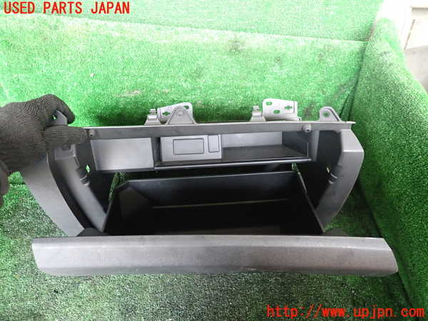 1UPJ-9238457516]パジェロ(V93W)グローブボックス1 中古_3