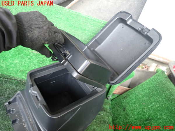 1UPJ-9238457540]パジェロ(V93W)センターコンソール 中古_2