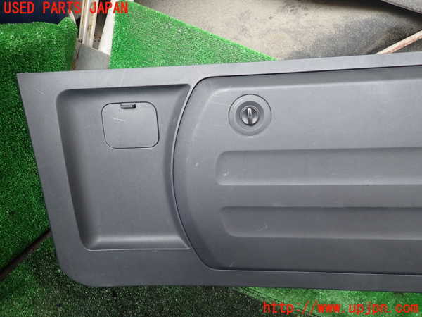 1UPJ-9238451578]パジェロ(V93W)バックドア内張り 中古_2