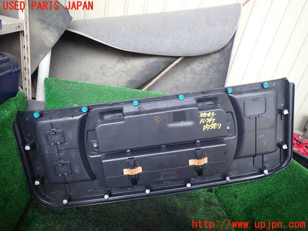 1UPJ-9238451578]パジェロ(V93W)バックドア内張り 中古_4