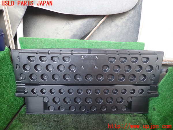 1UPJ-9238457771]パジェロ(V93W)ラゲッジトレイ1 中古_2