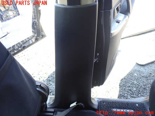 1UPJ-9238457665]パジェロ(V93W)右センターピラートリム 中古_3