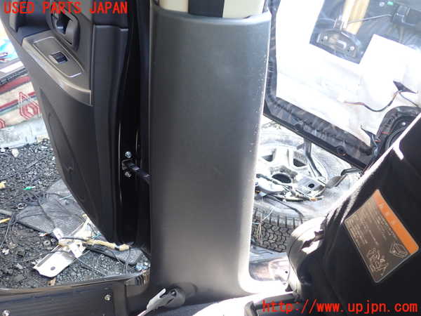 1UPJ-9238457670]パジェロ(V93W)左センターピラートリム 中古_3