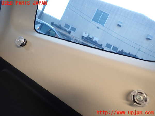 1UPJ-9238457675]パジェロ(V93W)右リアピラートリム 中古_3