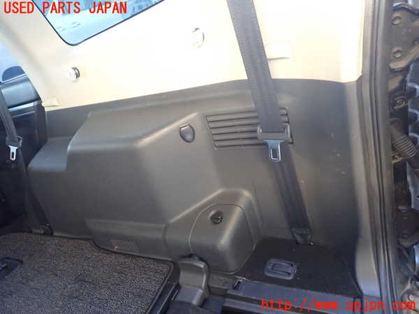 1UPJ-9238457675]パジェロ(V93W)右リアピラートリム 中古_4