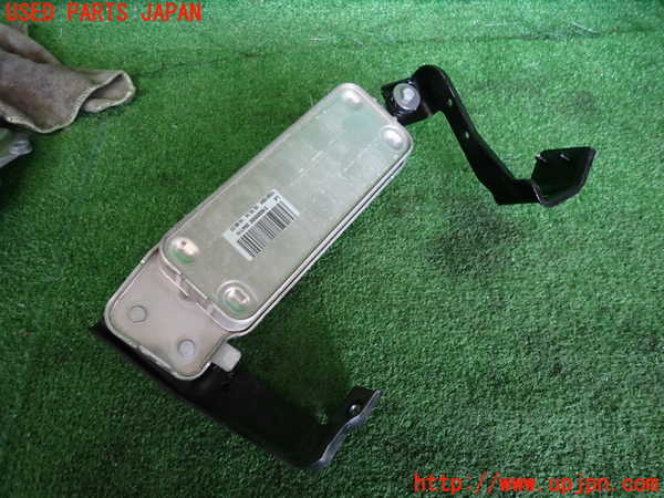 2UPJ-9238472481]BMW 740i(YA30)オイルクーラー1 中古 (F01)_2