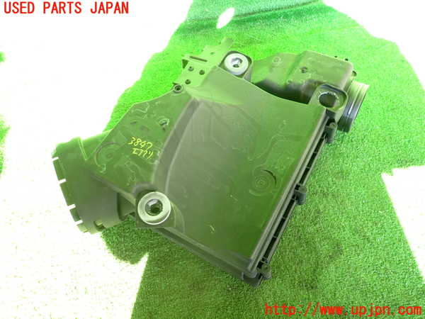 2UPJ-9238472560]BMW 740i(YA30)エアクリーナーボックス 中古 (F01)_3